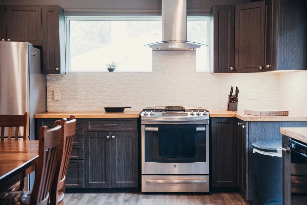 Kitchen and oven cleaned during a Brisbane bond clean